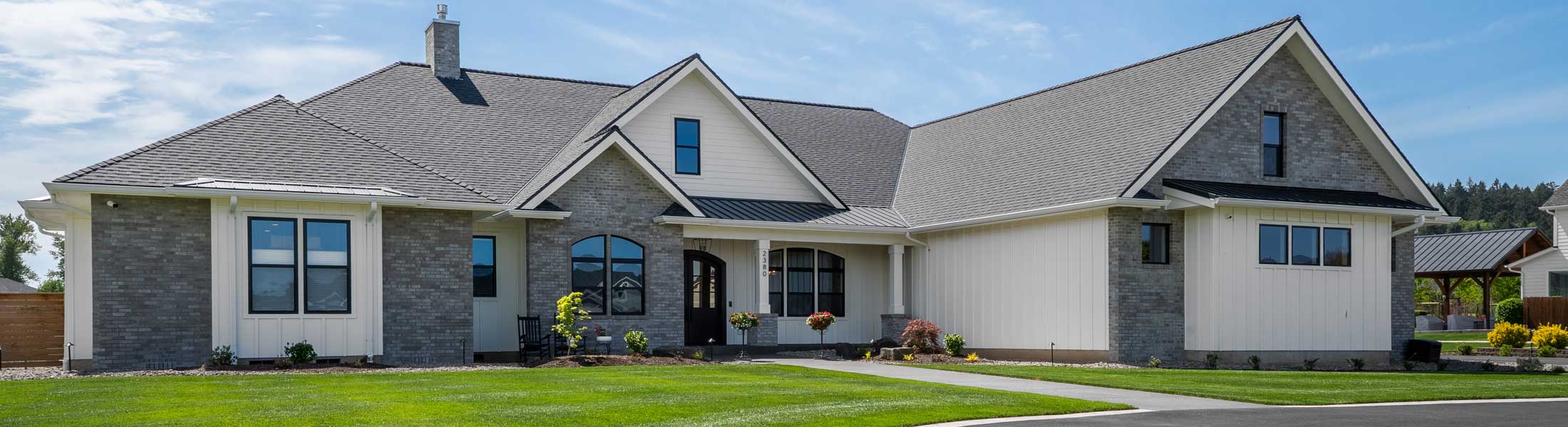 Exterior of a modern craftsman custom home built by Riddle Construction in McMinnville, Oregon The Water Hazard – A Modern Craftsman