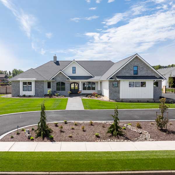 Modern Craftsman in McMinnville, Oregon built by Riddle Construction