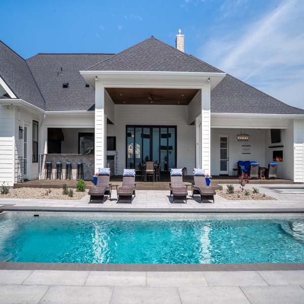 Riddle_Construction_Water_Hazard_Pool Pool and covered outdoor area of a modern craftsman built by Riddle Construction in McMinnville, Oregon